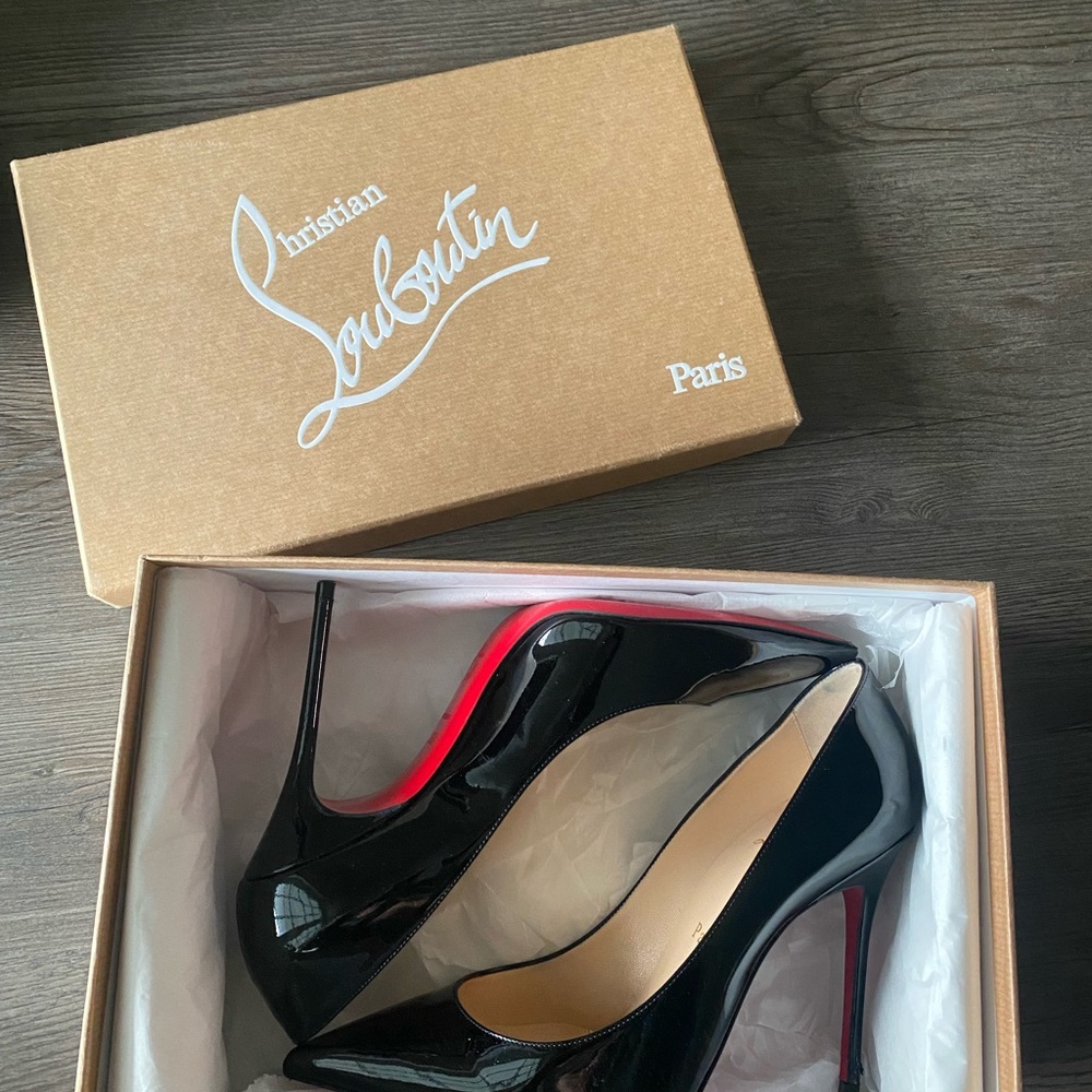 Louis Vuitton Red Bottom Black Pumps. Size 36.5.